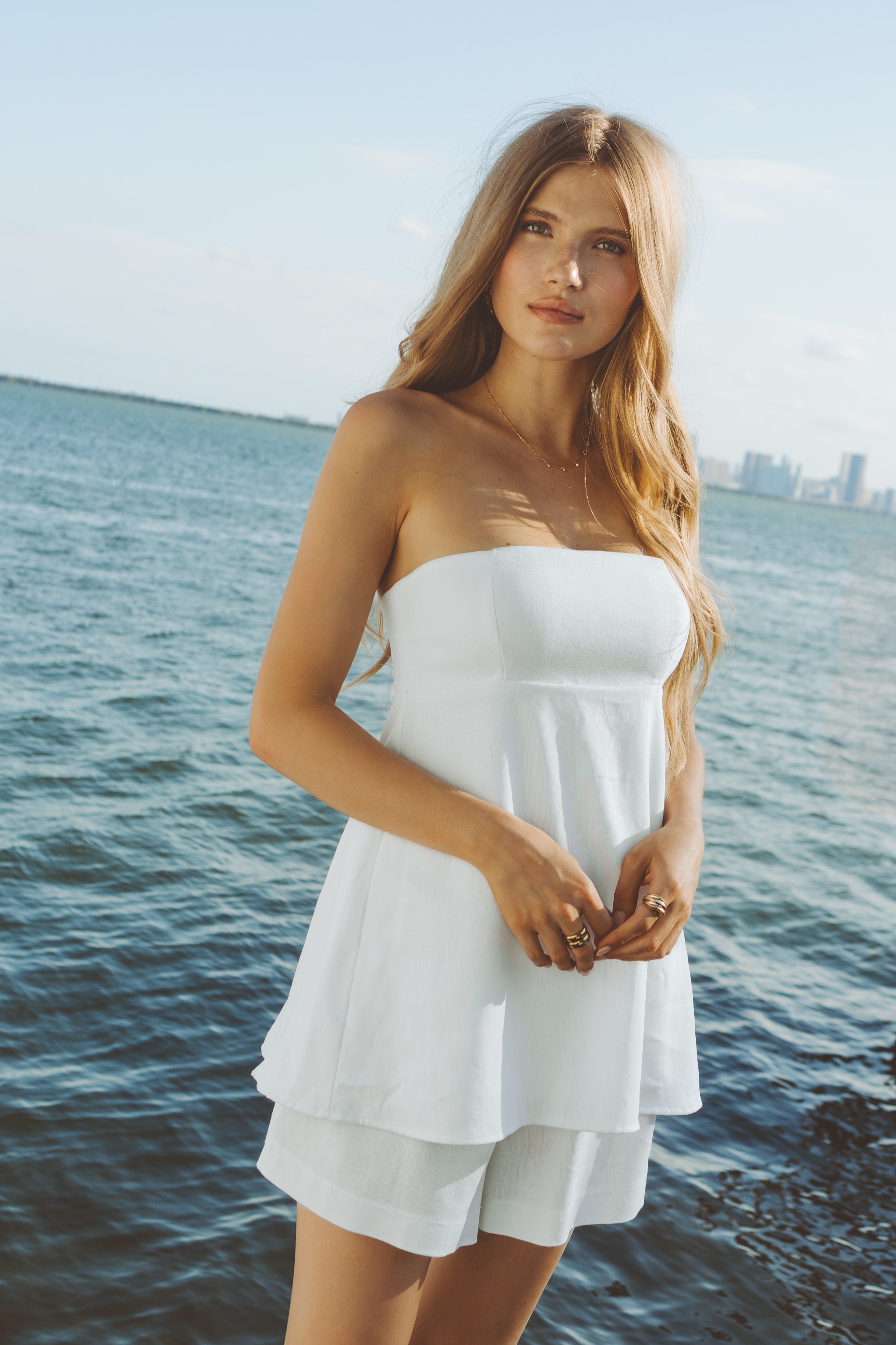 Soah: Milan strapless Top (MLNSTRP-WHT) L Soah: Milan strapless Top (MLNSTRP-WHT) L